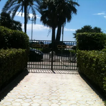 L'azur Promenade Apartament *